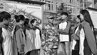 透视最美军训教官人生三原色