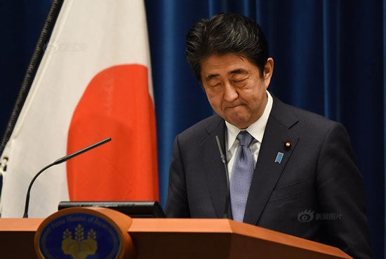 资料图：安倍晋三欲以如此“轻佻”的谈话想蒙混过关，似乎没那么容易。