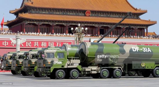 外媒镜头中的中国抗战胜利阅兵式之装备方队：中国东风31A洲际导弹