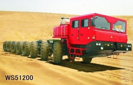 据韩联社6月26日报道,联合国下属对朝制裁委员会当地时间24日公布了一份对朝制裁落实情况评估报告,报告中提到了朝鲜于2012年4月“太阳节”阅兵中展示的神秘弹道导弹,证实了运输该导弹的超级运输车即为由中国生产的WS51200型。资料图:国产WS51200重型特种越野车。