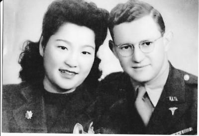 资料图：方寿纯康威1946年结婚照