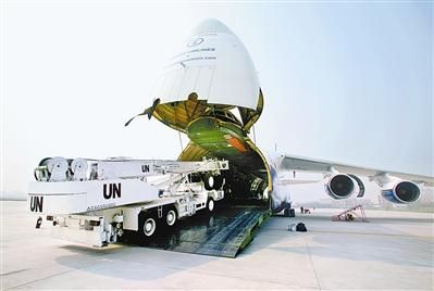 济南军区首次使用民航货机空运维和部队。姬广磊摄