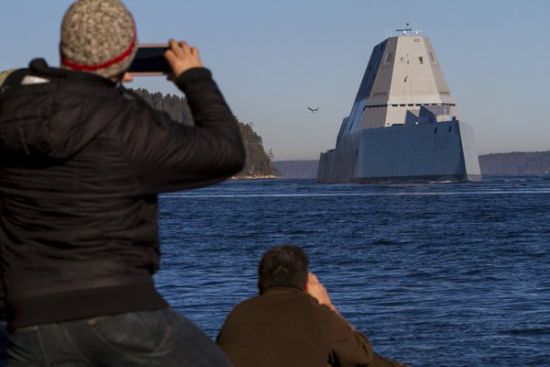 ��������DDG-1000���𽢡���ķ�ֶ��ء�ʻ���˹������λ�������ݵĴ�������ʼ���ԡ� 