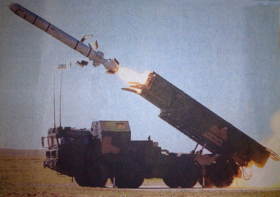 一直以来我们把二炮的陆基巡航导弹都称为是“长剑-10”。现在这个名字已经有变化了。近日，网上一副巡航导弹发射图片上疑似显示长剑-10已经改名为DF-10也就是东风-10。