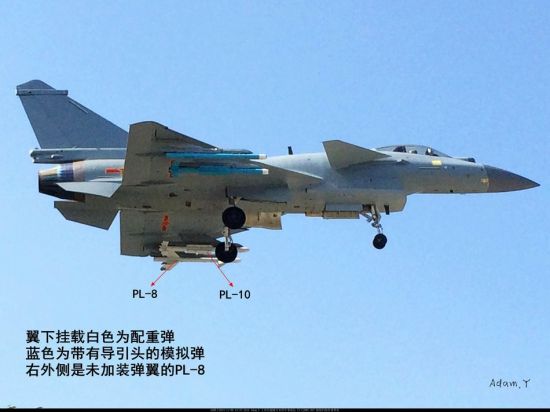 ���գ��������㵽��ɫͿװ��-10Bս���������ԷɵĻ��档���Կ�����ܼ�-10Bս��������4ö�������У��������Ͽ��������������ڲ�ֱ������������ö�ҹ������͵�����-10�տյ����������ص�������ö����-8����(����һöδ��װ����)��(ͼƬ��л��������� Adam.Y)