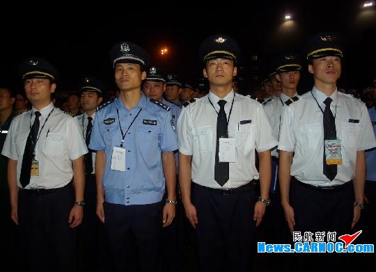 图6:参加演练的南航机组,空警,安全员.