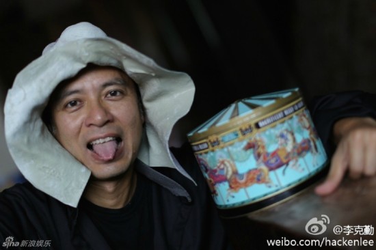 巧用灯光网友教你“一秒变明星”