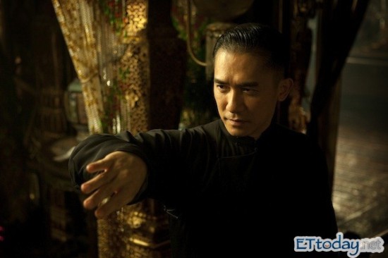 巧用灯光网友教你“一秒变明星”