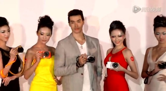 <em>把妹达人</em>出格言行引全球众怒 英国拒其入境_