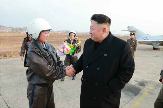 外媒:朝鲜女飞行员首次驾驶超音速歼击机训练