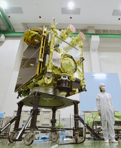 共同社：日本“隼鸟2号”小行星探测器升空