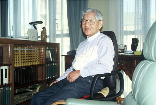 日华裔作家陈舜臣病逝曾著《鸦片战争》等小说