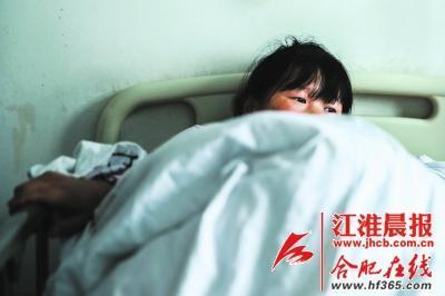 澳洲产妇剖腹产自己接生胎儿感叹过程自然