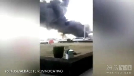 北约F-16坠毁酿惨剧：连撞数架战机数十人伤亡