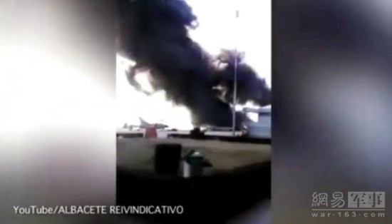 北约F-16坠毁酿惨剧：连撞数架战机数十人伤亡