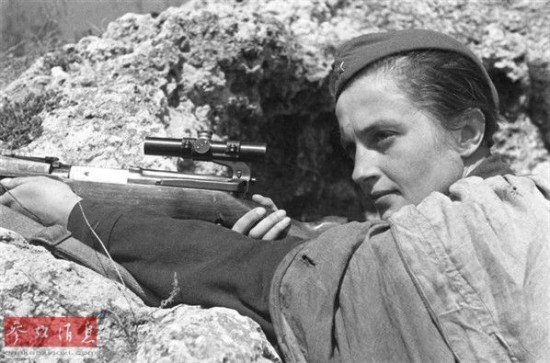美媒盛赞二战苏联女狙击手：忠诚爱国杀敌上万