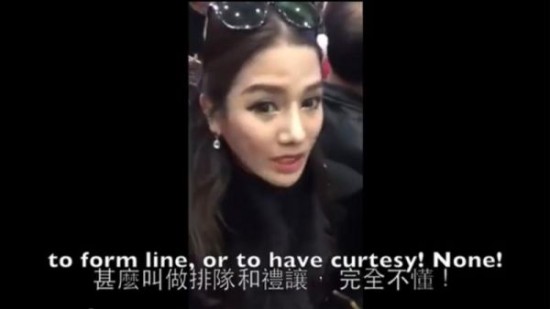 泰模特遭中国游客踩脚扯发拍片斥中国人没教养