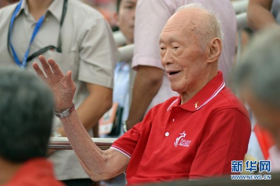 台媒：李光耀学习中文不辍年近90自学流利汉语