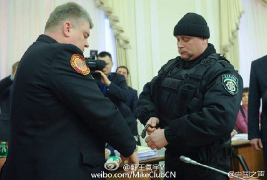 东部民兵偷着乐：乌克兰政府与寡头武装打“内战”