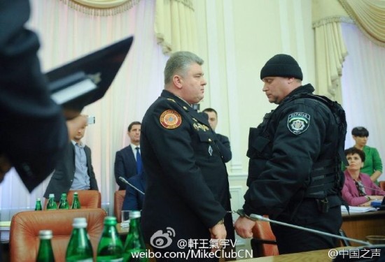 东部民兵偷着乐：乌克兰政府与寡头武装打“内战”