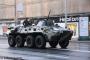 参加彩排的俄军BTR-80轮式步兵输送车
