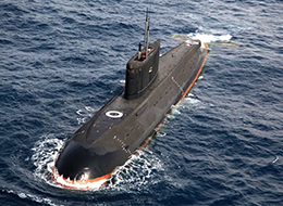 俄罗斯基洛级潜艇出海