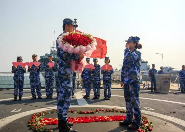 052D驱逐舰上的浪漫求婚