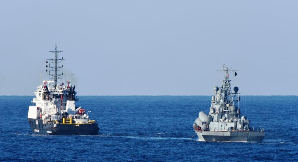 俄罗斯导弹艇故障拖回