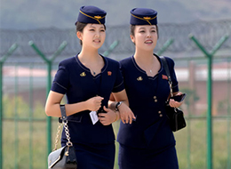 朝鲜航展上可爱制服妹子