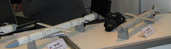 图文:俄展示3m54e俱乐部系列导弹模型