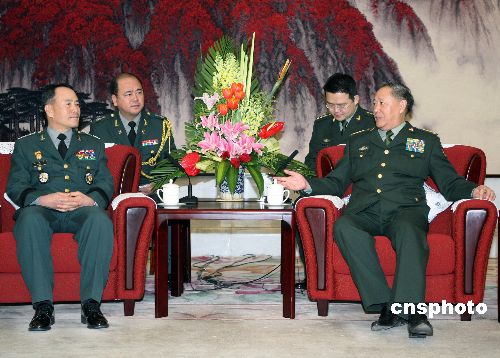 组图:陈炳德上将会见韩国陆军参谋总长朴兴烈