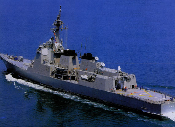 图文:爱宕号是改进型的金刚级宙斯盾导弹驱逐舰