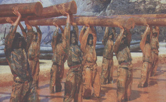 图文:解放军特种部队扛原木体能极限训练