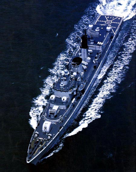 图文:解放军052级112号战舰俯视图