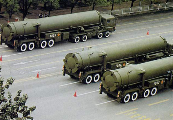 图文:国庆大阅兵上亮相的东风-31洲际导弹