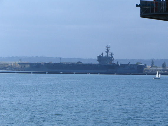 里根-驻泊在日本的美国海军cvn-76里根号航母