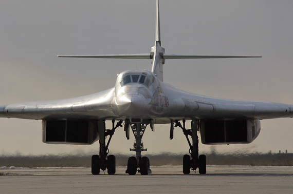 图文:俄罗斯图-160战略轰炸机正面