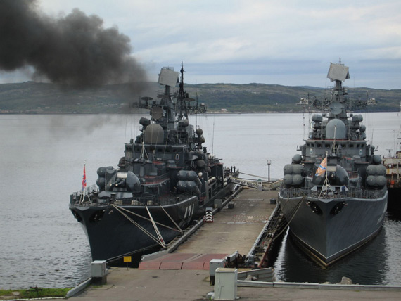 资料图:俄罗斯海军现代级导弹驱逐舰停靠港口    中新网8月18日电