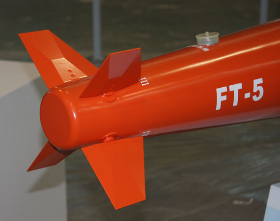 图文：FT-5小直径精确制导炸弹尾翼特写