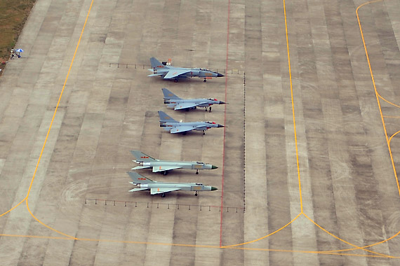 组图：新浪航空独家航拍中国空军参展战机群
