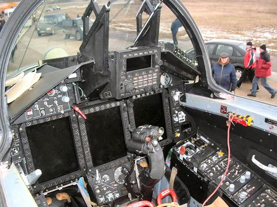 图文:印度版米格-29KUB舰载机座舱