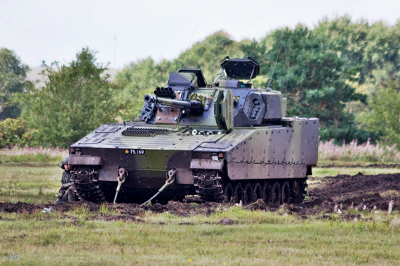 图文:瑞典cv9035-mki履带式装甲车