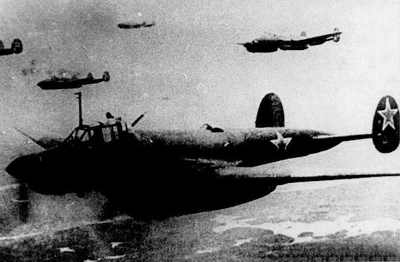 当年解放军曾出动杜-2轰炸机群震慑叛军