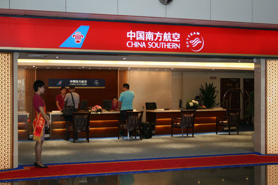 北京南航地服公司加大对机场自助值机设备的投