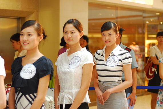 南航招募大汇长沙选区花絮:列车员穿制服参赛