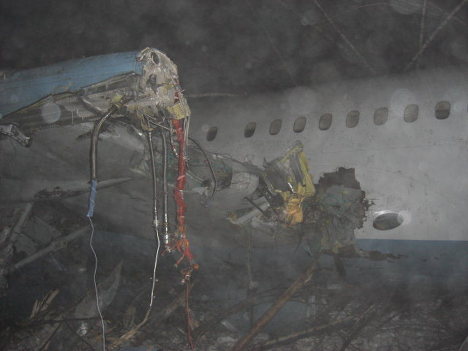 俄一架图204客机在莫斯科机场附近迫降 2人受