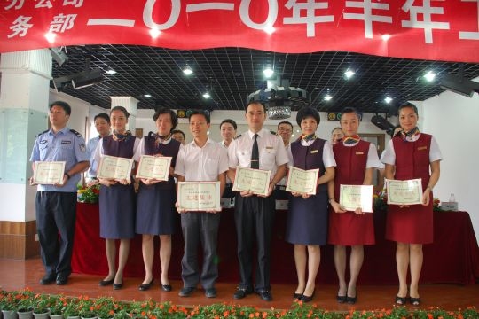 国航西南客舱召开半年工作会　部署工作重点