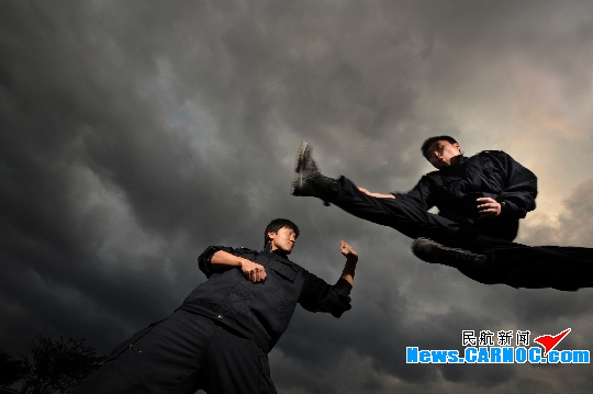 南航海南分公司空警大练兵 迎接广州亚运会