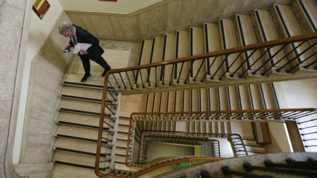 BBC World Service director Peter Horrocks walking down a staircase