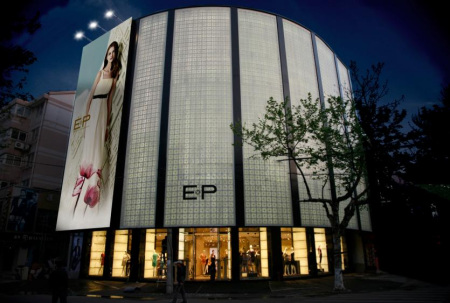 雅莹 打造中国女装品牌最高端消费场所